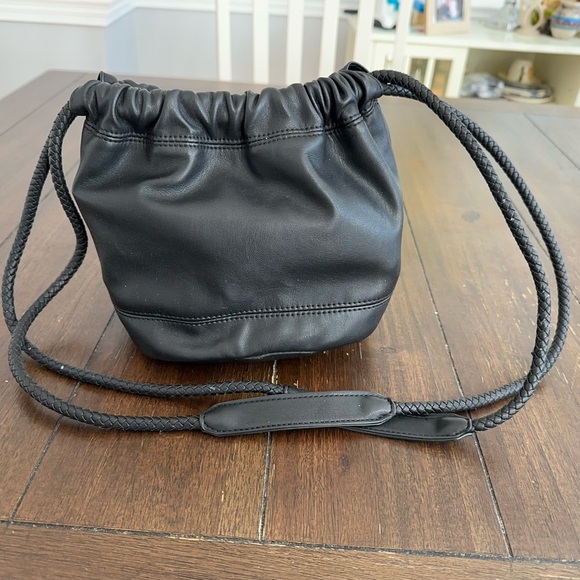 Urban outfitters vegan bucket bag - Picture 4 of 11